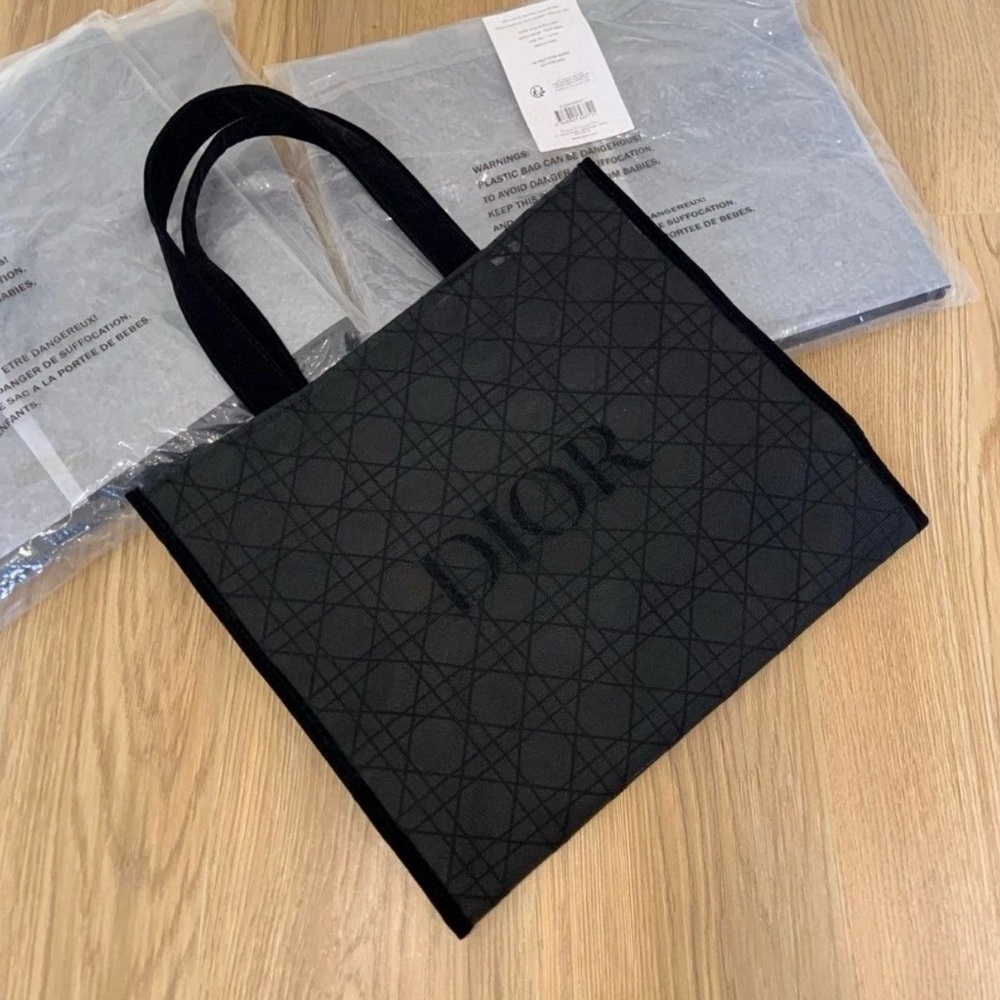 DIOR Beauty New Cannage Mesh Lace Beauty Tote Limited Edition - Picture 7 of 10